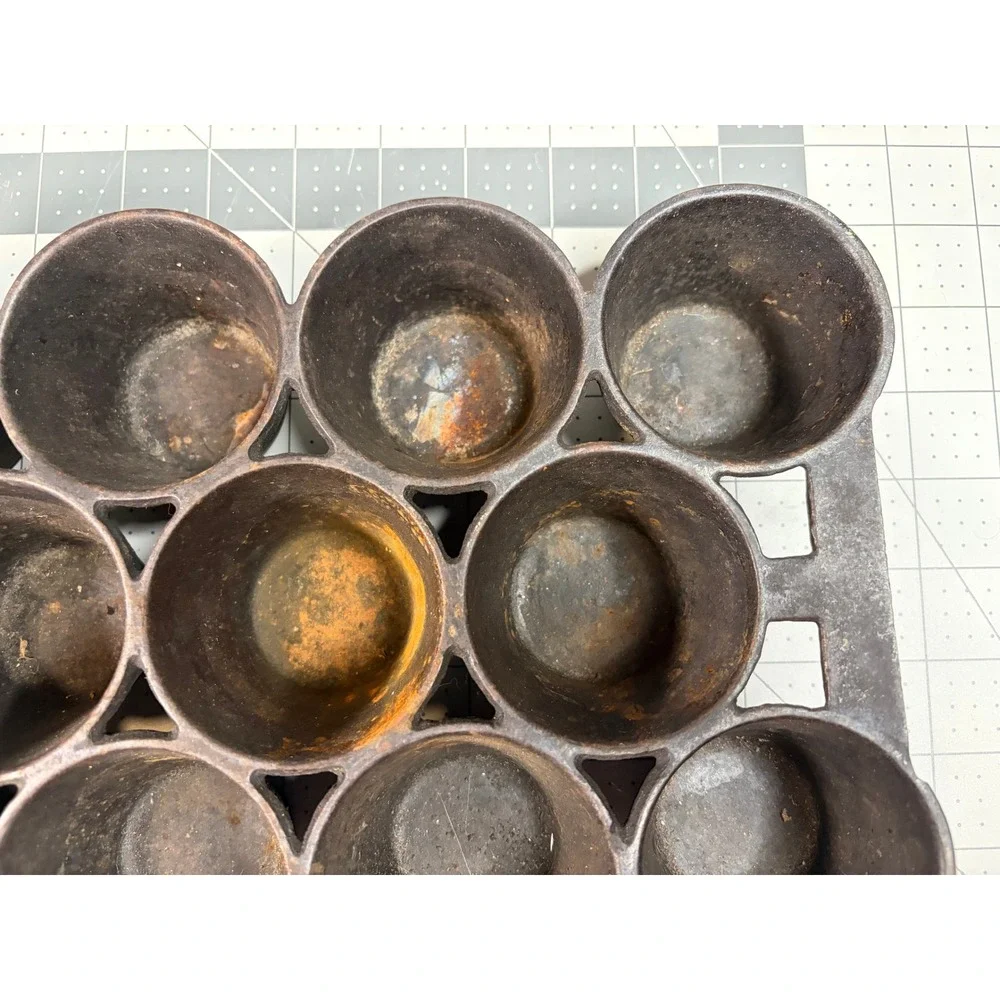 Vintage Cast Iron Popover Muffin Biscuit Pan 11 Cup No 01 B